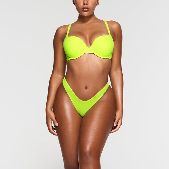 SKIMS FITS EVERYBODY T-SHIRT DEMI BRA | COLOR: GREEN HIGHLIGHTER | NEW/NWT!!💚💛 - Picture 1 of 10